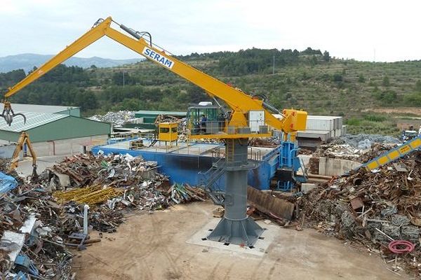 La société Seram est spécialisée dans la construction d'engins de levage.