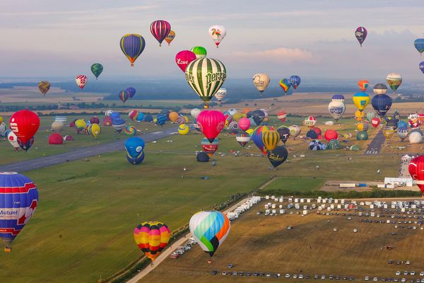 Envol de montgolfières lors du Grand Est mondial air ballons en juillet 2023.