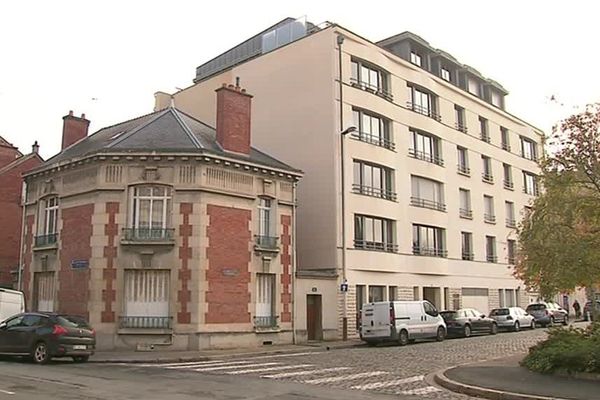 A Reims, la destruction d'une petite maison soulève des débats sur la protection du patrimoine.