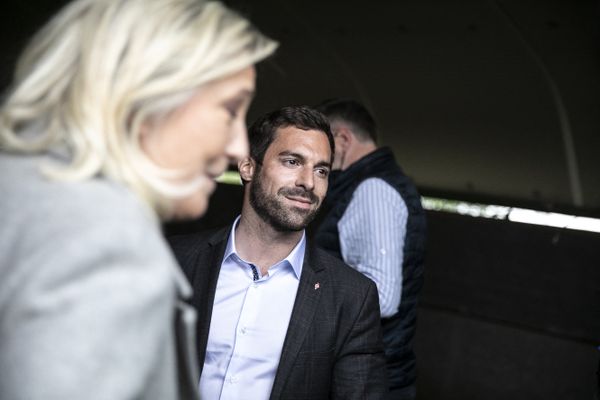 Marine Le Pen et Julien Odoul sont jugés ce lundi 30 septembre pour détournement de fonds publics et complicité.