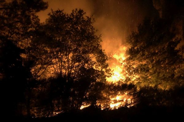 L'incendie s'est déclaré dans la nuit sur le site de la Chambre au Loup à Iffendic 