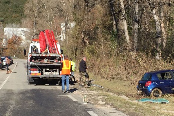 02/12/2019 - Au lendemain de violentes intempéries dans le Sud-Est, une voiture a été retrouvée dans une rivière, dans les Alpes-de-Haute-Provence.