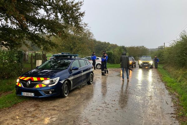 Découverte du corps de Lina, disparue depuis plus d'un an : la route menant au lieu où Lina a été retrouvée à Sermoise-sur-Loire (Nièvre), le 16 octobre 2024