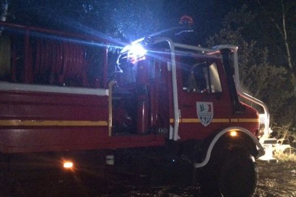 120 sapeurs-pompiers et d'importants moyens sur le terrain pour combattre les incendies à Bedenac et Chierzac en Charente-Maritime.