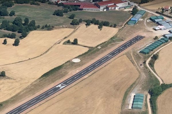 Vue aérienne de l'aérodrome de Moià, au nord de Barcelone en Catalogne - archives.