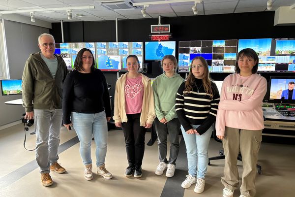 Des élèves du collège de Wassy et leurs professeurs ont passé une partie de la journée à la station de France3 Champagne-Ardenne, dans le cadre de la semaine de la presse.