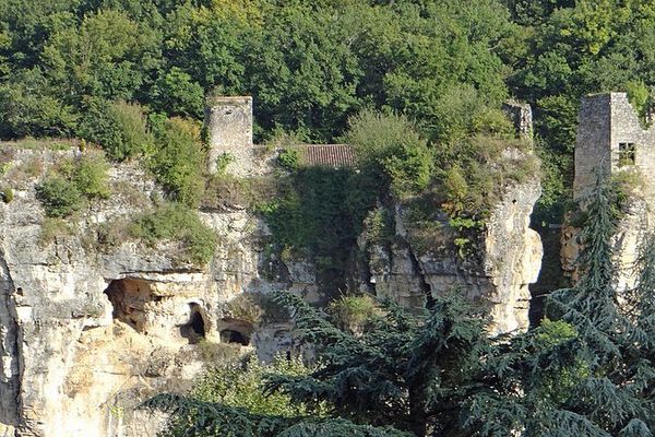  A l'état de ruines, ce monument historique situé dans le haut-Fumélois au nord du Lot-et-Garonne fait partie de la liste des 250 monuments