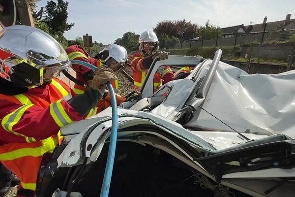 L'exercice de simulation est lancé à Nexon. Un TER vient de percuter une voiture vers un passage à niveau sur le lieu-dit Biard.