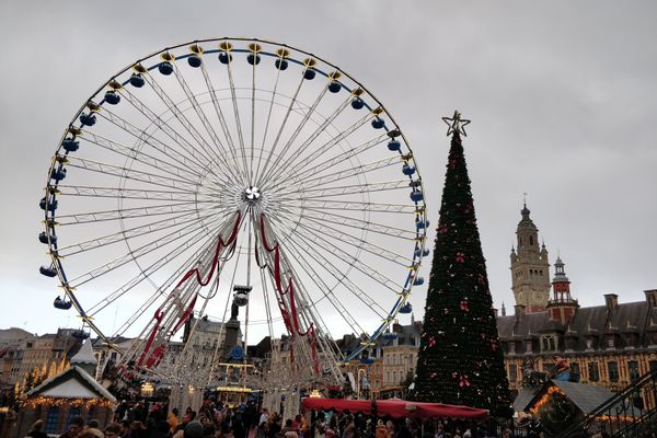 Au moins, il y a les illuminations de Noël pour égayer le journée