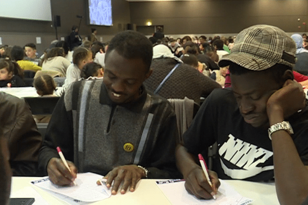 1473 participants ont pris part à la dictée géante du Stade de France. 