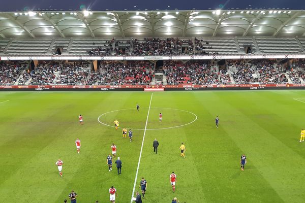 A l'issue de la première mi-temps, le Stade de Reims et Montpellier étaient toujours au coude à coude (0-0)