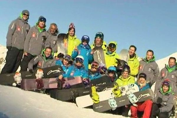 L'équipe de France de snowboardcross lors de ses entraïnements à Isola 2000 au début du mois. Tony Ramoin est au 2e rang au milieu, casqué.