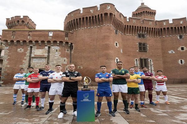 La photo officielle du Mondial U20 2018 - Joaquin de la Vega (Argentine), Caelan Doris (Irlande), Tommy Reffell (Pays de Galles), Stafford McDowall (Ecosse), Ben Curry (Angleterre), Tom Christie (Nouvelle-Zélande), Arthur Coville (France), Salmaan Moerat (Afrique du Sud), Ryan Lonergan (Australie), Michele Lamaro (Italie), Beka Saginadze (Géorgie), Hisanobu Okayama (Japan).
