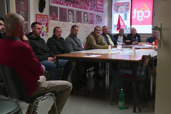 Depuis le retrait de l'agrément de l'abattoir de Saint-Affrique en mars dernier, les salariés n'ont pas été payés. Inquiets pour leur avenir, ils se sont réunis aujourd'hui au local CGT de la commune.