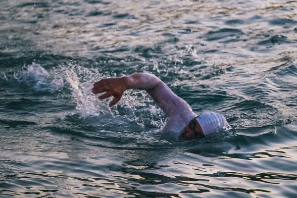 Arnaud Chassery se lance pour une double-traversée de la Manche au matin du 11 juillet.