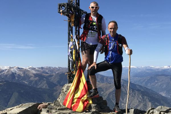 Zinzin reporter accompagné de Thierry Gasparini, ultra trailer au sommet du pic du Canigou dans les Pyrénées-Orientales en septembre 2017.