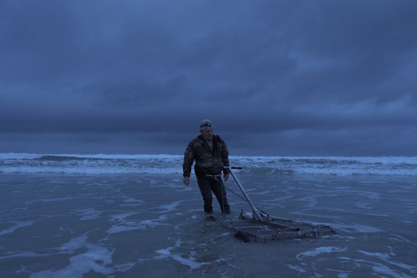 Ronan Le Corre, pêcheur de tellines en baie d’Audierne, sentinelle de la mer.