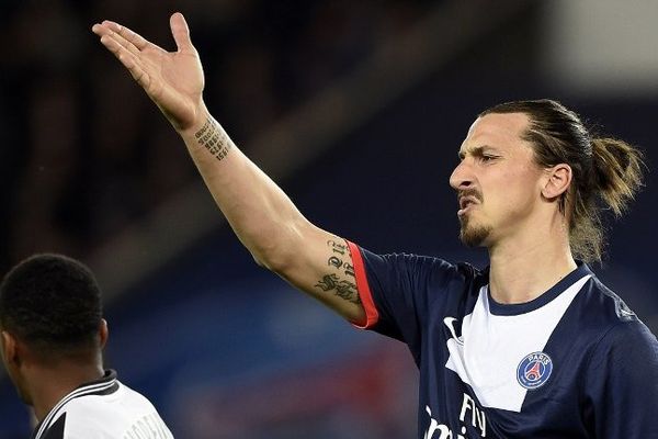 Zlatan Ibrahimovic agacé lors d'une rencontre face à Rennes, en 2014. 