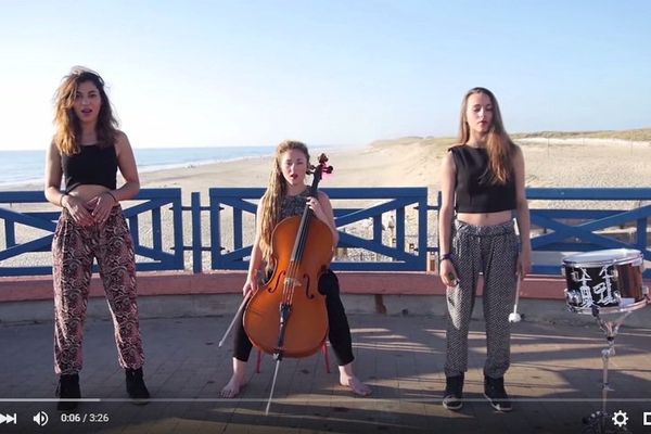 Lucie, Elisa et Juliette ont choisi Lacanau pour leur mashup de l'été. 