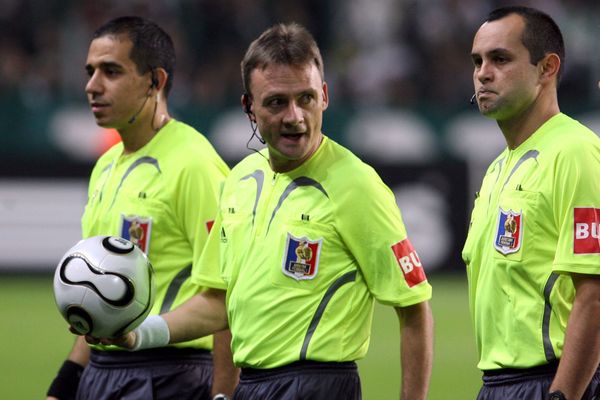 Stéphane Moulin avait arbitré un match entre ASSE - LE MANS en 2006. 