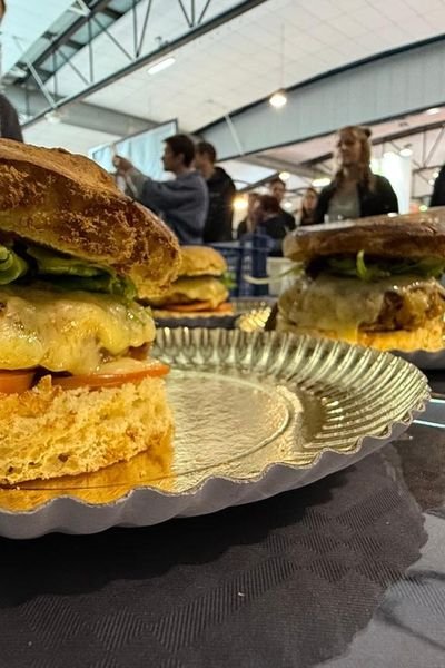 Un hamburger élégant comme un "vol-au-vent" au championnat de Normandie du salon de la restauration et des métiers de bouche à Rouen