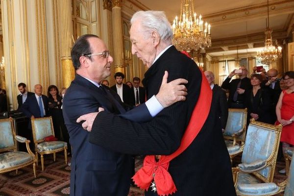 François Hollande a décoré Pierre Soulages