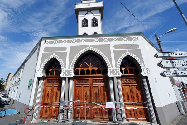 Rachid E., suspecté d'avoir avoir enfoncé les portes de la mosquée Al-Wifaq de Mons-en-Baroeul avec une voiture, devrait être jugé le 26 septembre.