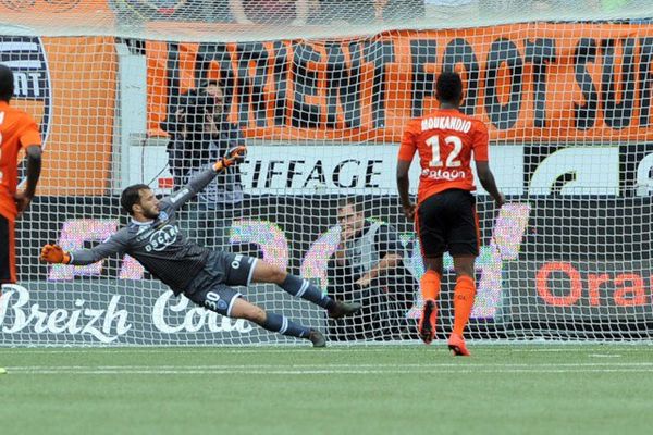 Le Lorientais Benjamin Moukandjo transforme le penalty sifflé à la 90e minute face à Bastia