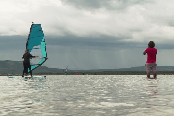 L'étang d'Ingril est très prisé par les pratiquants de sport de glisse