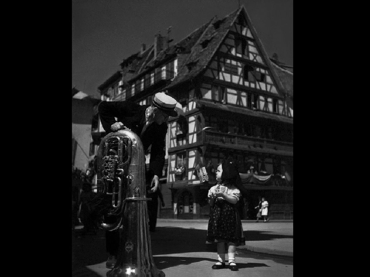 L tonnant regard de Robert Doisneau sur l Alsace de 1945