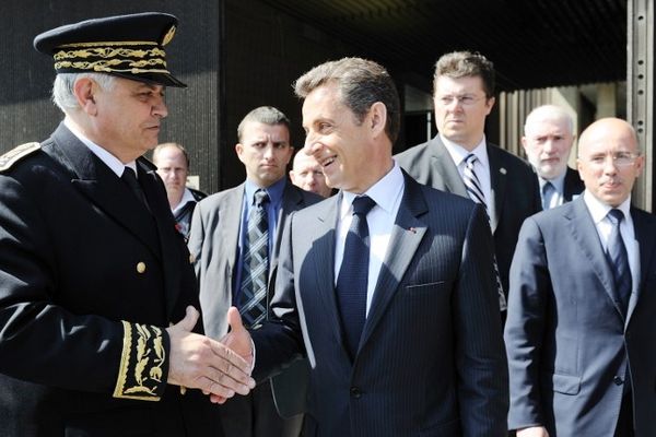 Proche de Nicolas Sarkozy, Christian Lambert avait été nommé préfet de Seine-Saint-Denis en avril 2010.
