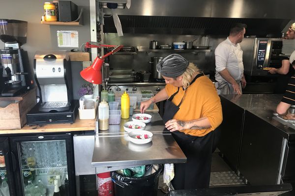 Séverine Mayer, cheffe de cuisine du restaurant "Chez ta mère" aime mélanger cuisine asiatique et produits locaux de Touraine