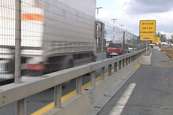 Débutés en janvier 2019 puis suspendus pendant le confinement, les travaux d'élargissement de la rocade sud de Toulouse reprennent ce lundi 25 mai 2020.