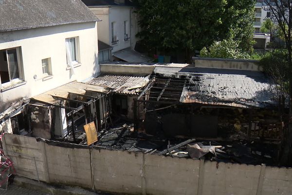 Les cabanons de jardin de la mosquée sont partis en fumée. Des scellés bloquent désormais l'entrée de ce centre culturel musulman