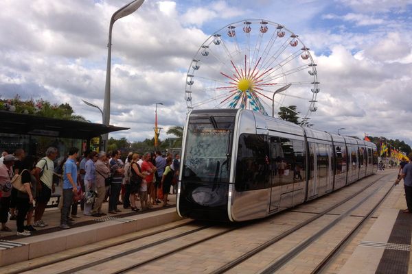 Par centaines, les tourangeaux ont pris le tramway samedi après-midi.