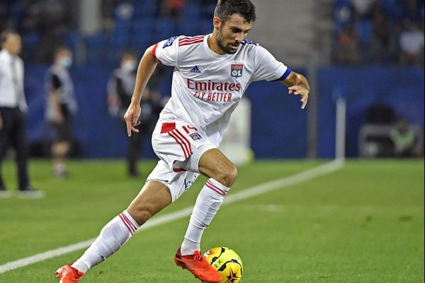 Le défenseur de l'Olympique Lyonnais, testé positif au Covid-19, à l'issue d'un entrainement avec les Bleus à Clairefontaine, le 6 octobre 2020.