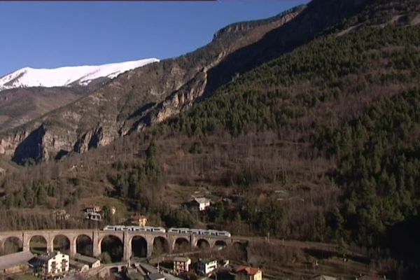 Le train ne circulait plus depuis que la tempête Alex avait endommagé son parcours en octobre 2020.