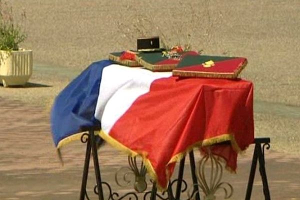 Cérémonie émouvante mardi matin à la caserne de Laudun L'ardoise dans le Gard à la mémoire du sous-officier chef Dejvid Nikolic, du premier régiment étranger de génie, tué au Mali