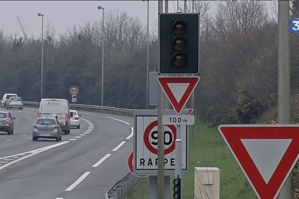 Des feux pour limiter les embouteillages sur le périphérique de Nantes