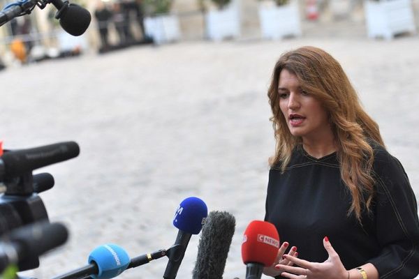 Marlène Schiappa devant Matignon le 25 novembre 2019.