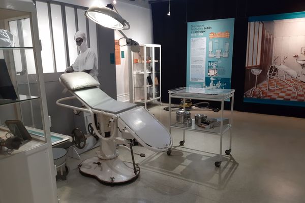 Une des premières "salles d'opération" reconstituée au Musée grenoblois des sciences médicales 