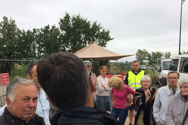 Sur le site de Val Tolosa, les opposants au projet qui bloquent le chantier depuis lundi étaient informés minute par minute de l'audience.