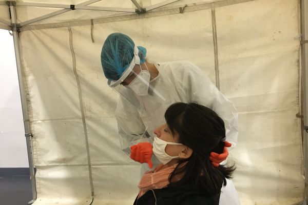 Test Covid dans un lycée à Alençon