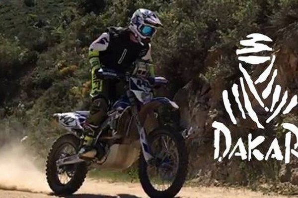 La nouvelle photo de couverture Facebook d'Adrien Van Beveren. Objectif : Dakar.