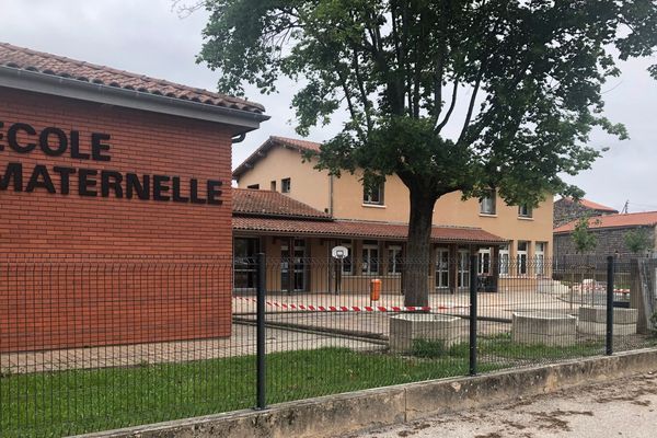 Les élèves de petite section de maternelle d'Ennezat, dans le Puy-de-Dôme, retrouveront leur école en septembre.