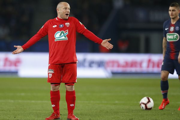 Florent Balmont (DFCO) a écopé d'un match ferme de suspension après avoir reçu trois cartons en dix rencontres consécutives.