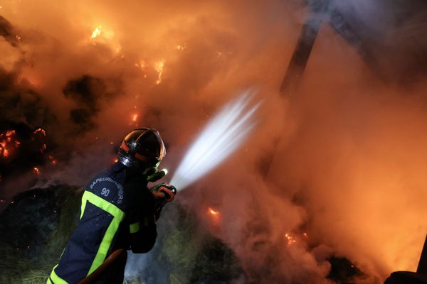 Un sapeur-pompier de la Haute-Garonne a été blessé lors d'un violent incendie