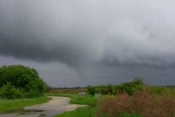 Tornade ou coup de vent ?