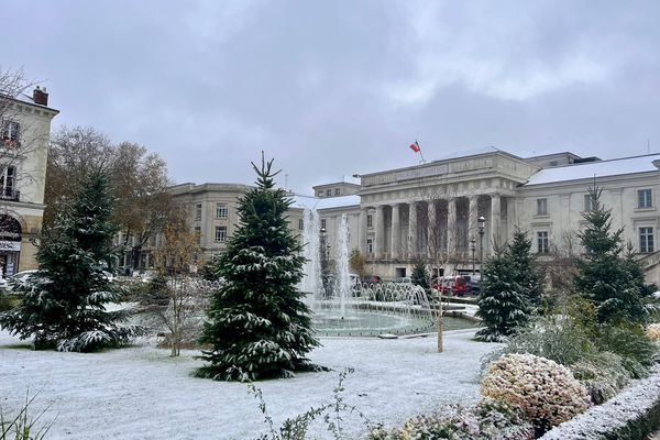 Le palais de justice de Tours, place Jean-Jaurès, sous la neige, jeudi 21 novembre 2024.