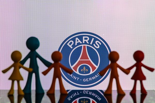 Le PSG aurait utilisé une « armée numérique » pour déstabiliser des personnalités jugées hostiles, sur les réseaux sociaux.